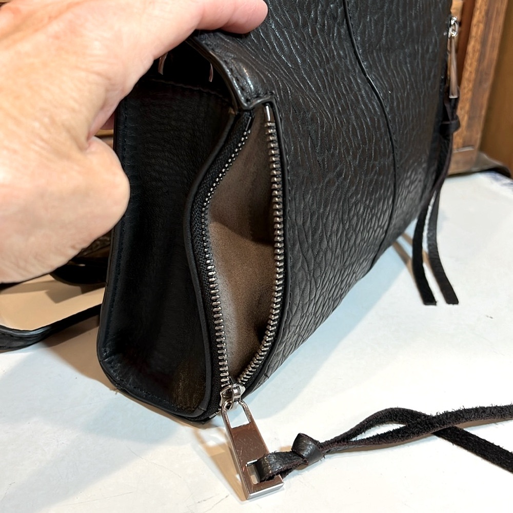 Vince Camuto black pebble leather lambskin crossbody / shoulder bag - Picture 6 of 17